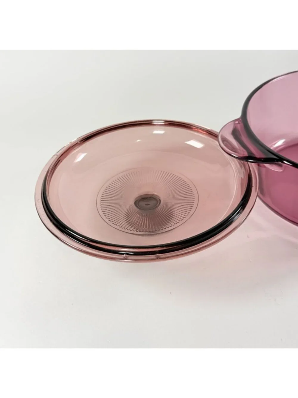Visions Corning  2.5L Cranberry Glass Casserole Dish With Lid Plastic Cover 1156